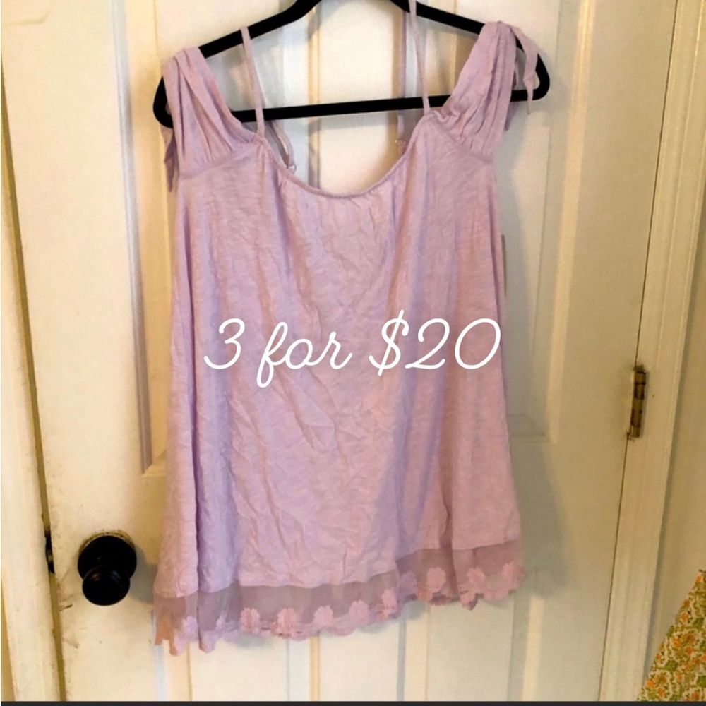 Lizard Thicket C’isa lilac cold shoulder top S 3itemsfor$20